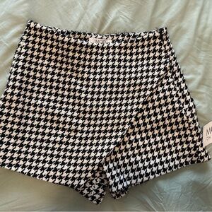 Black and White Houndstooth Skort